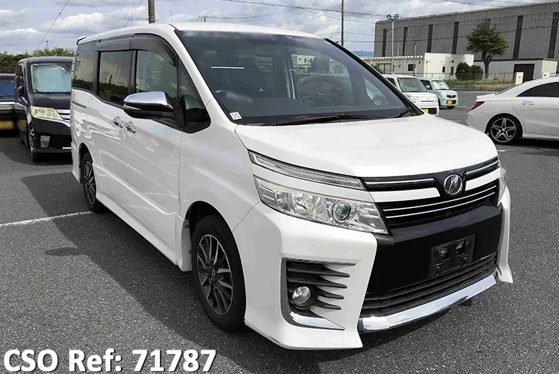 Toyota / Voxy 2015